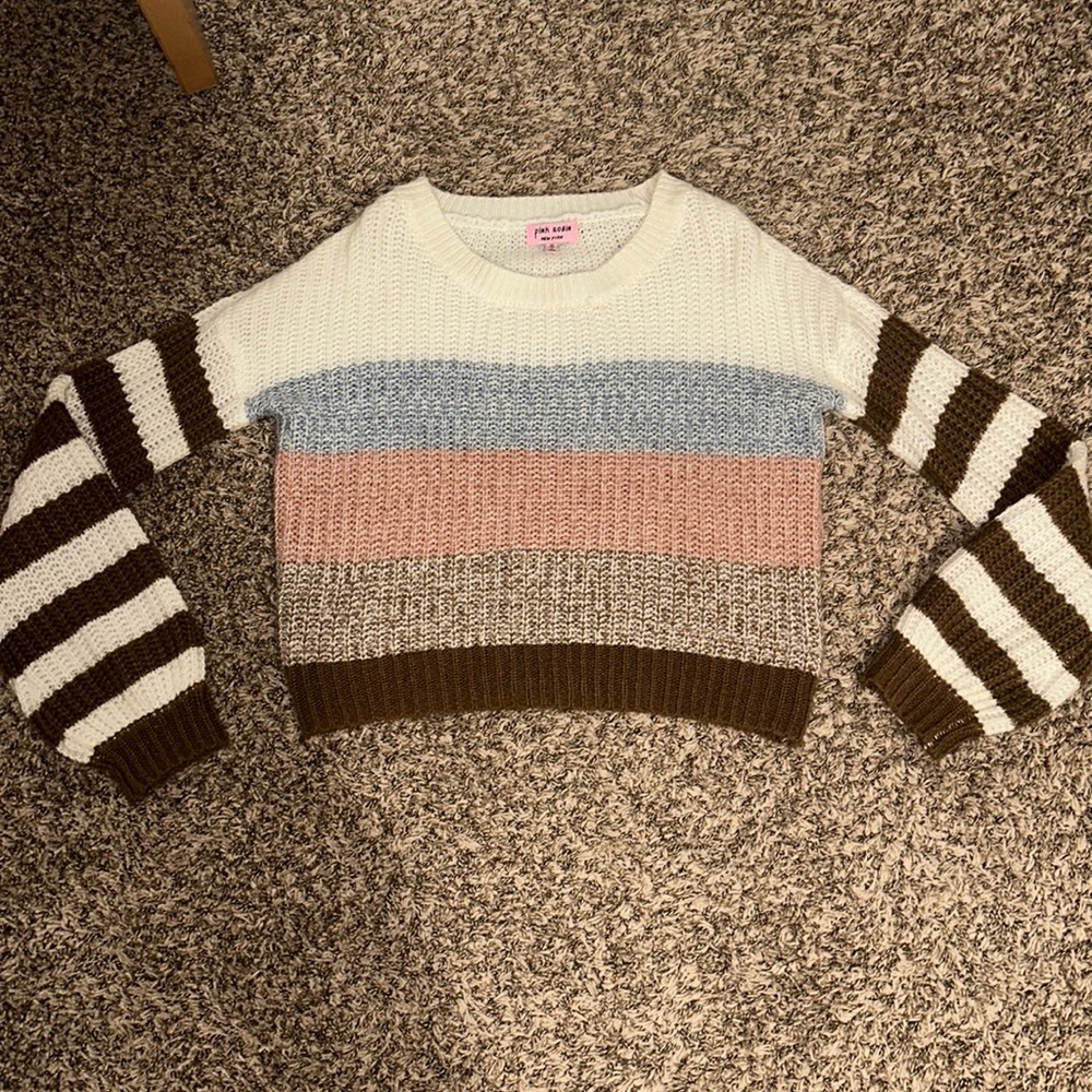 Cute sweater size medium